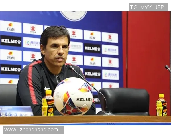 沙尔克04新主帅上任，球队盼重振雄风